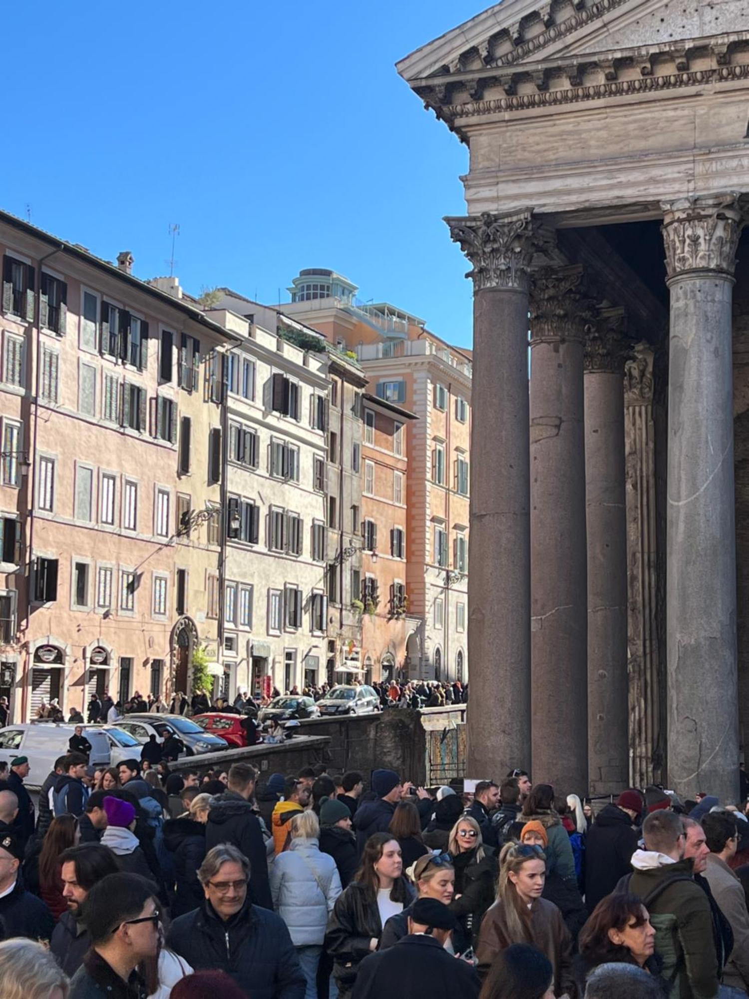 Отель Affreschi Al Pantheon Рим Экстерьер фото